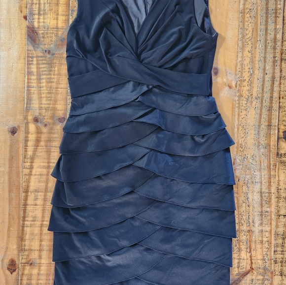 ♥️LE CHÂTEAU dress - Picture 9 of 11